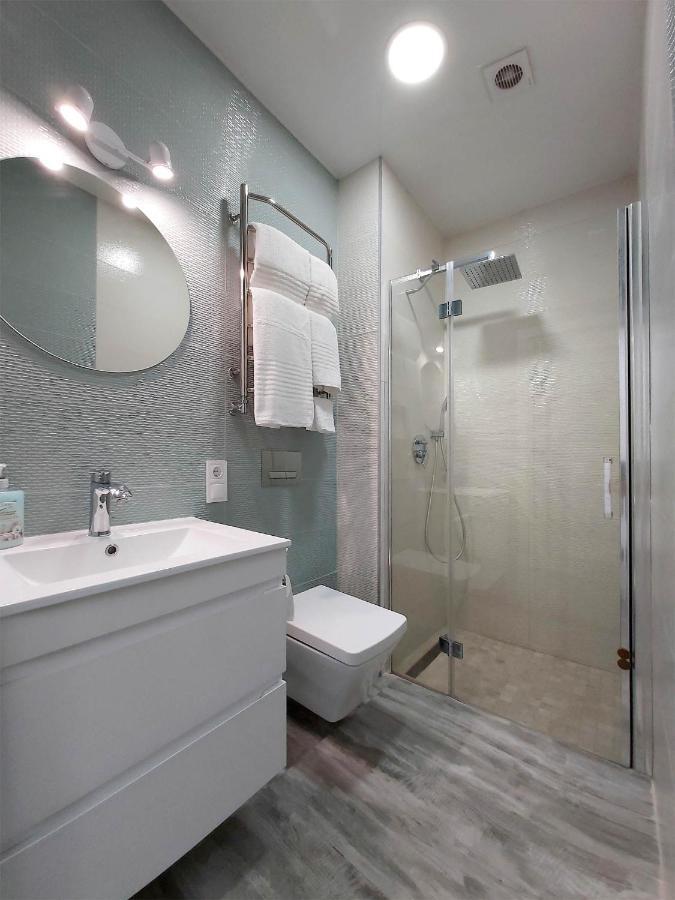 3-room Avalon