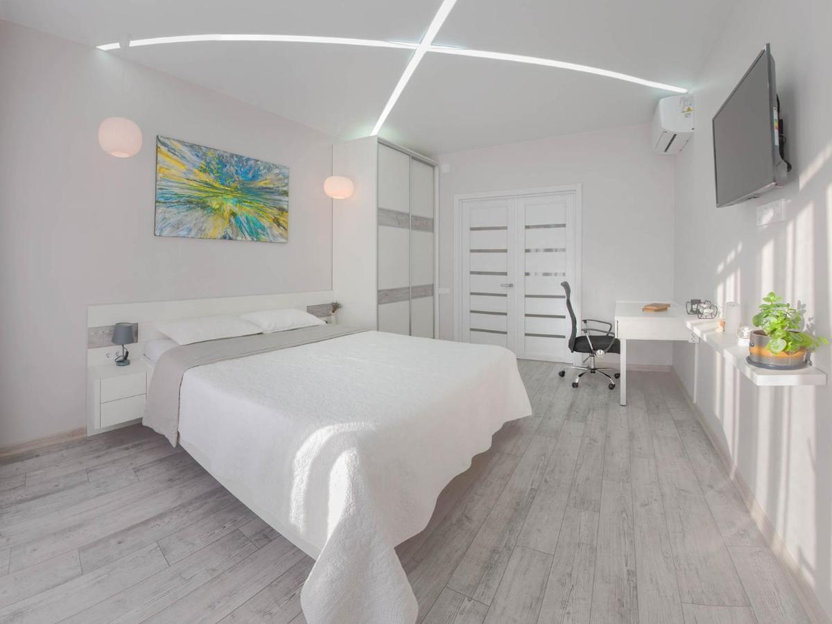 3-room Avalon